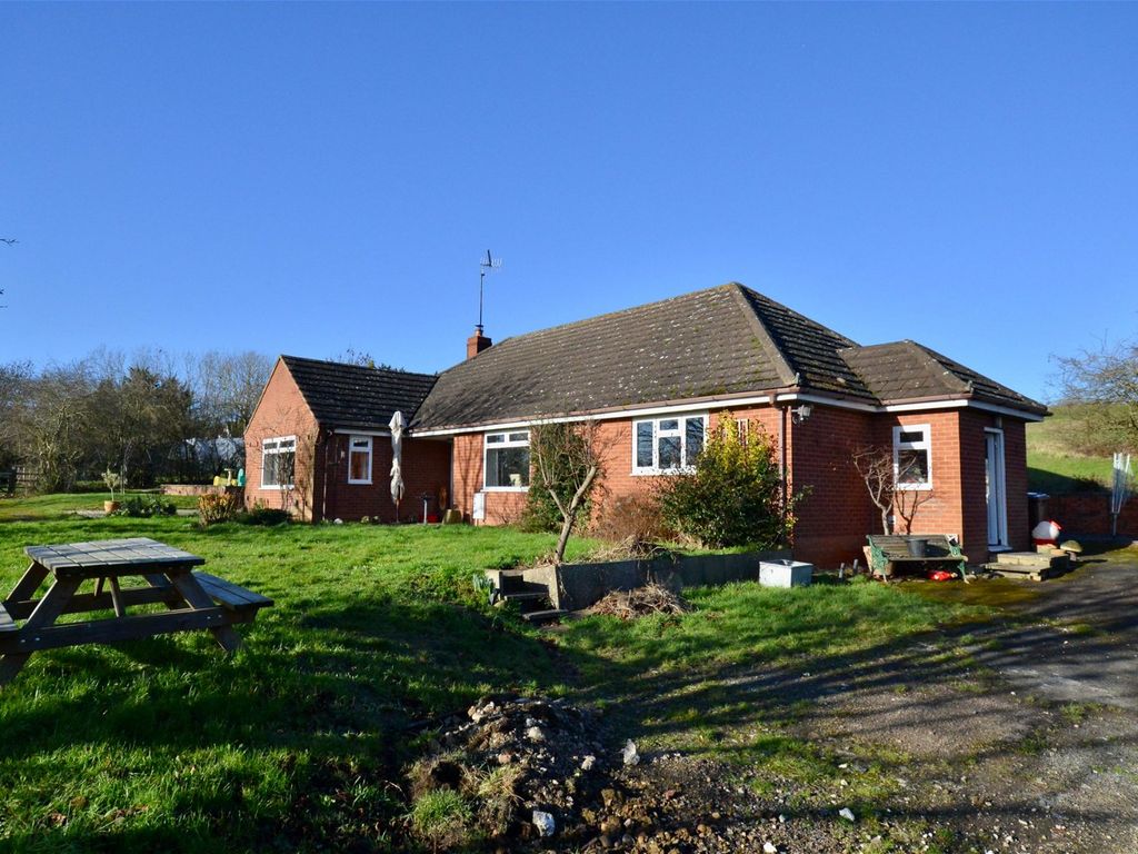 3 bed bungalow for sale in Longdon Hill, Wickhamford, Evesham WR11, £600,000