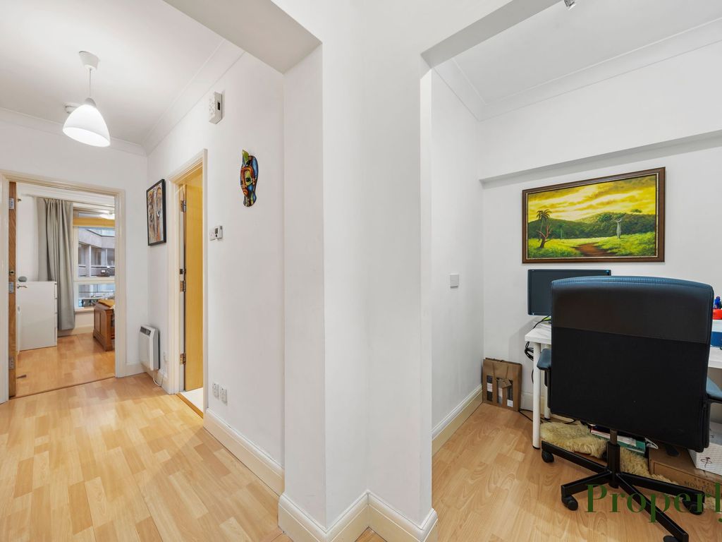 1 bed flat for sale in Monument Street, London EC3R, £595,000