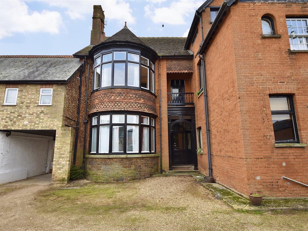1 bed flat for sale in The Hollies, Church Road, Linslade LU7, £135,000