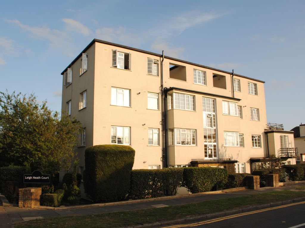 2 bed flat to rent in Leigh Heath Court, London Road, Leigh-On-Sea SS9, £1,100 pcm