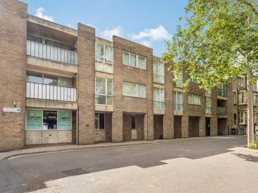 2 bed flat to rent in Lloyds House, Regent Terrace, Cambridge CB2, £1,700 pcm