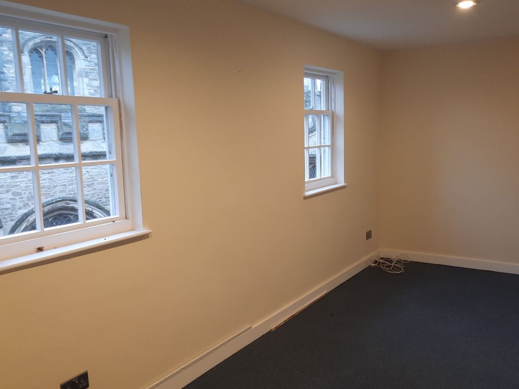 Office to let in High Street, Newport Pagnell MK16, £6,500 pa