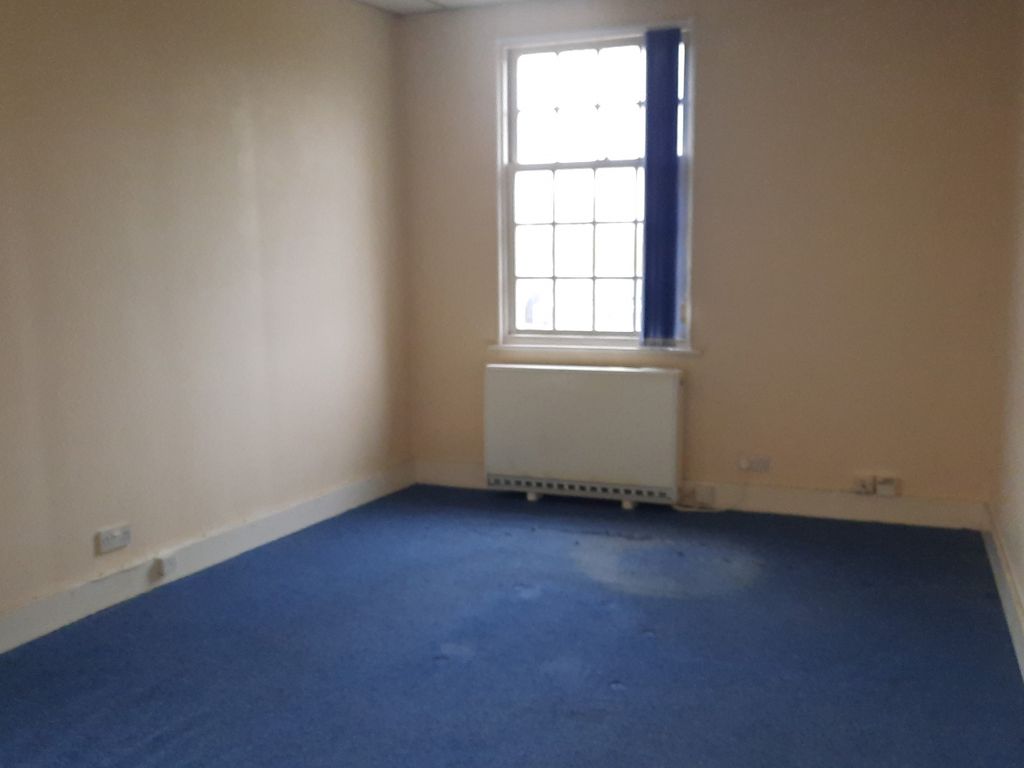 Office to let in High Street, Newport Pagnell MK16, £6,500 pa