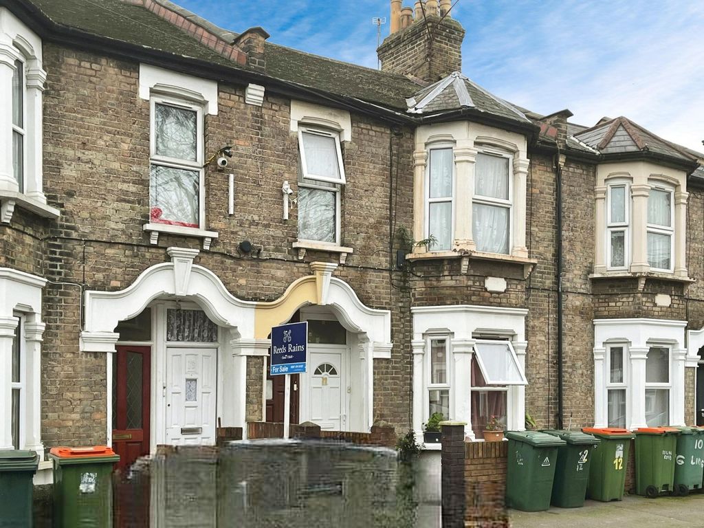 3 bed terraced house for sale in Ling Road, London E16, £315,000