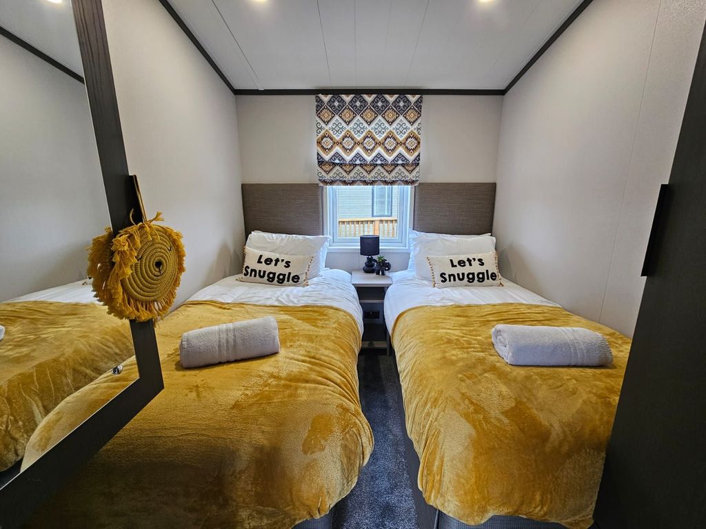 2 bed lodge for sale in Malton Road, Pickering YO18, £105,000