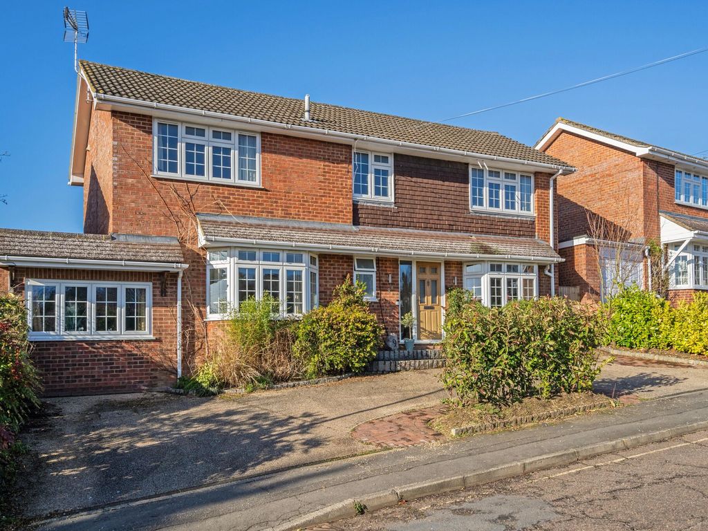 4 bed detached house for sale in Ruckles Way, Amersham HP7, £1,095,000