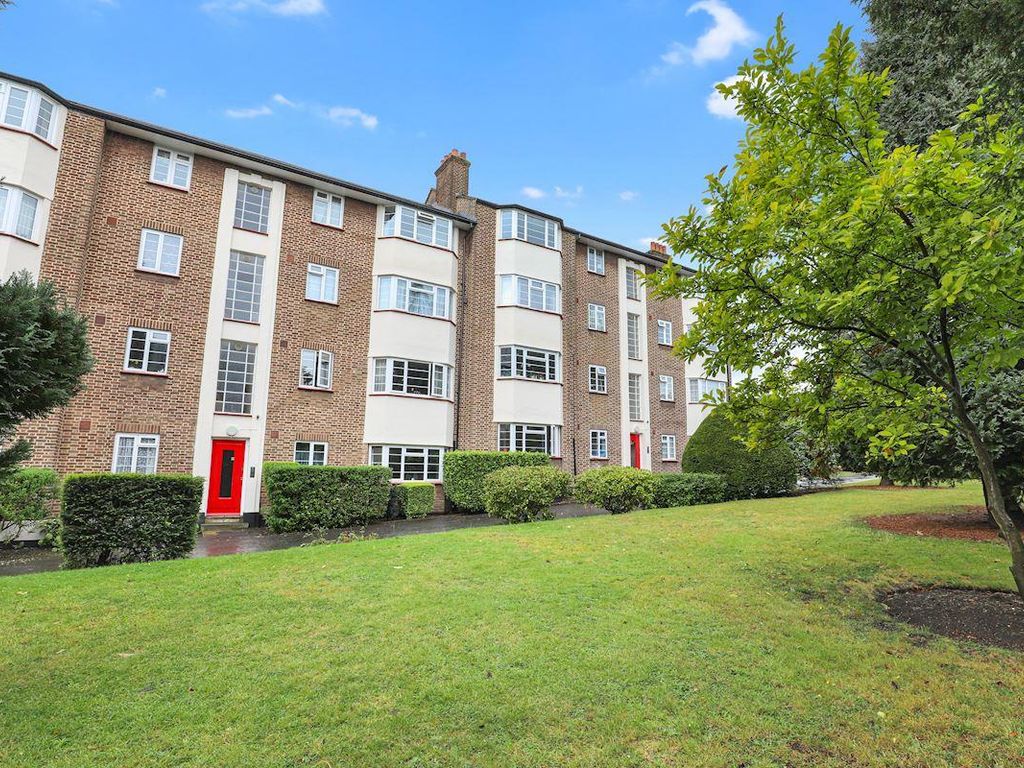 2 bed flat for sale in Anerley Park, London SE20, £325,000