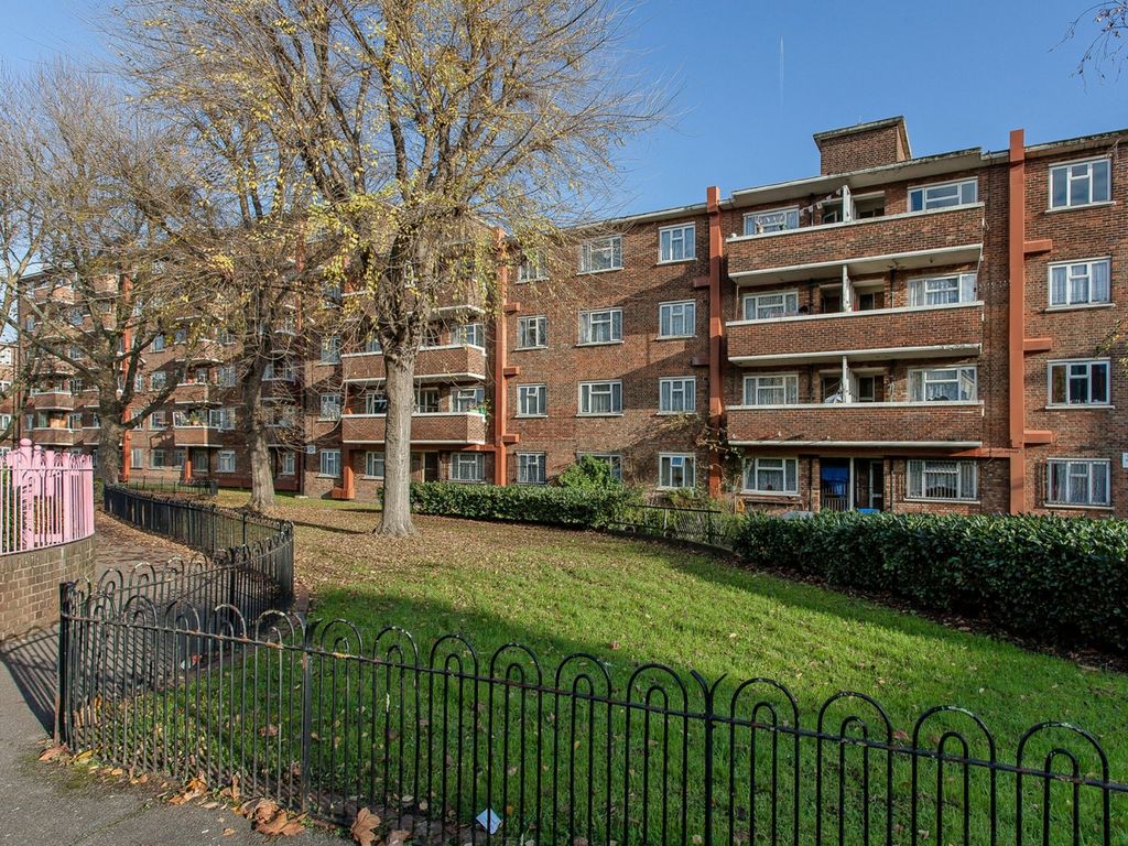 1 bed flat for sale in Lindley Street, London E1, £249,995