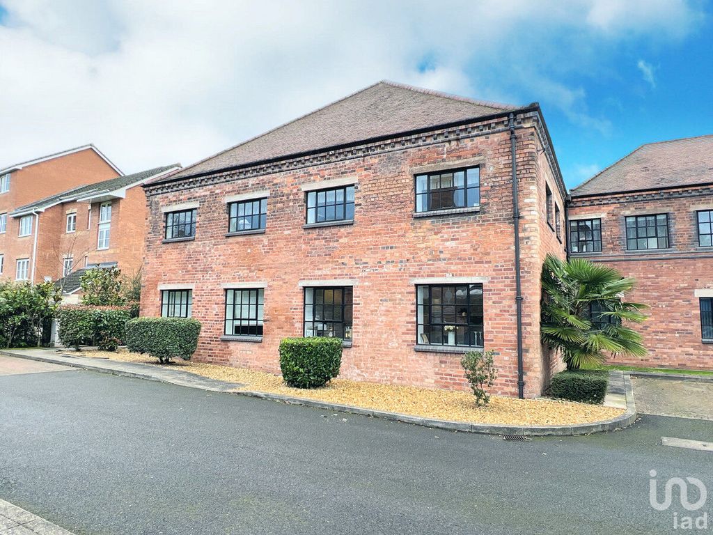 1 bed flat for sale in Woodcock Mews, Brierley Hill DY5, £140,000