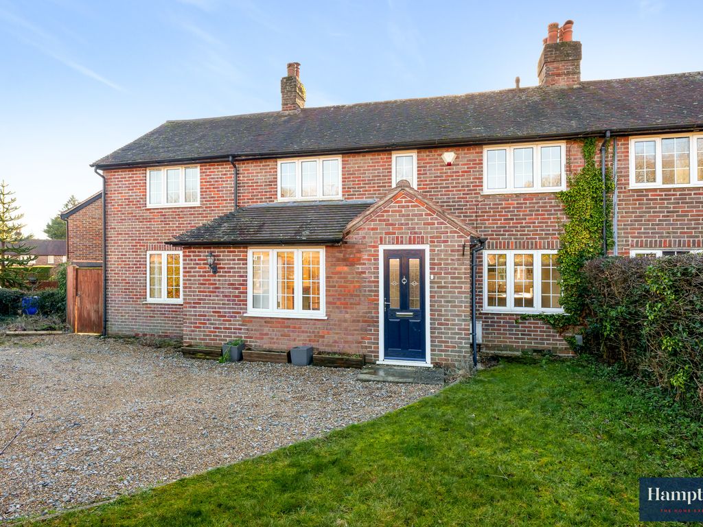4 bed semi-detached house for sale in The Meadows, Amersham HP7, £750,000