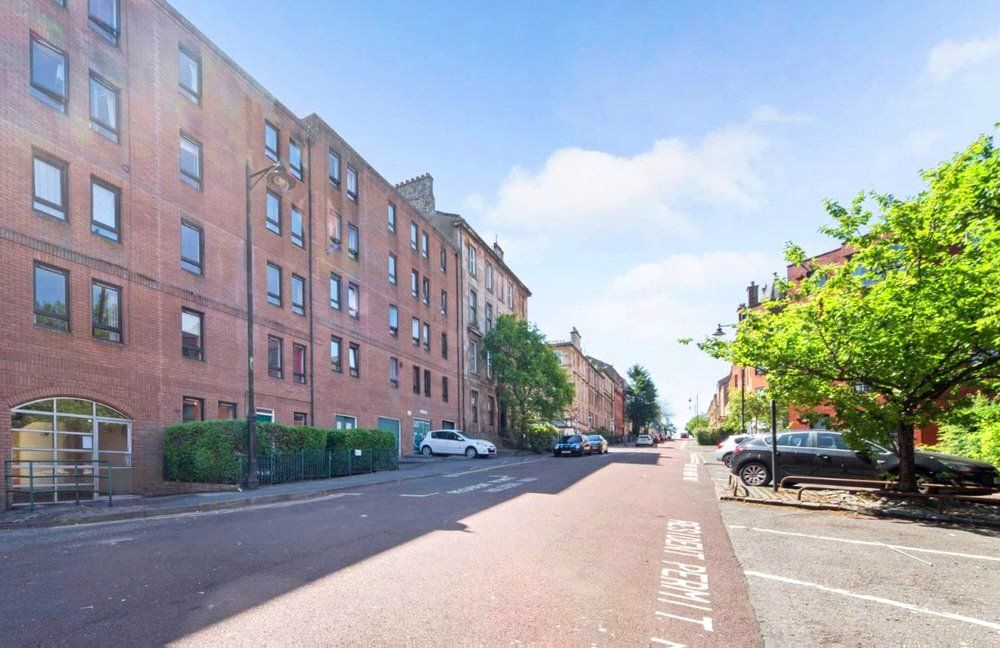 2 bed flat for sale in Buccleuch Street, Glasgow G3, £185,000