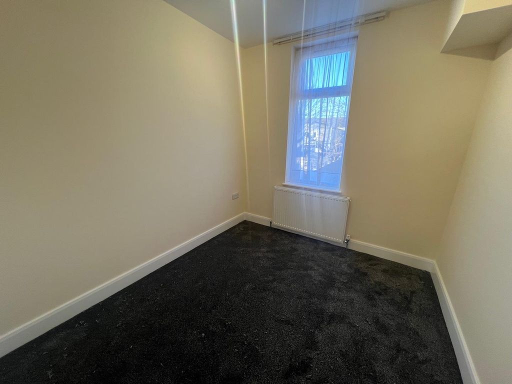 3 bed terraced house to rent in Wellington Road, Harrow HA3, £2,650 pcm