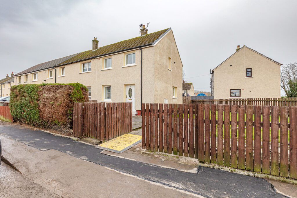 2 bed end terrace house for sale in Barnsdale Road, Stirling FK7, £115,000