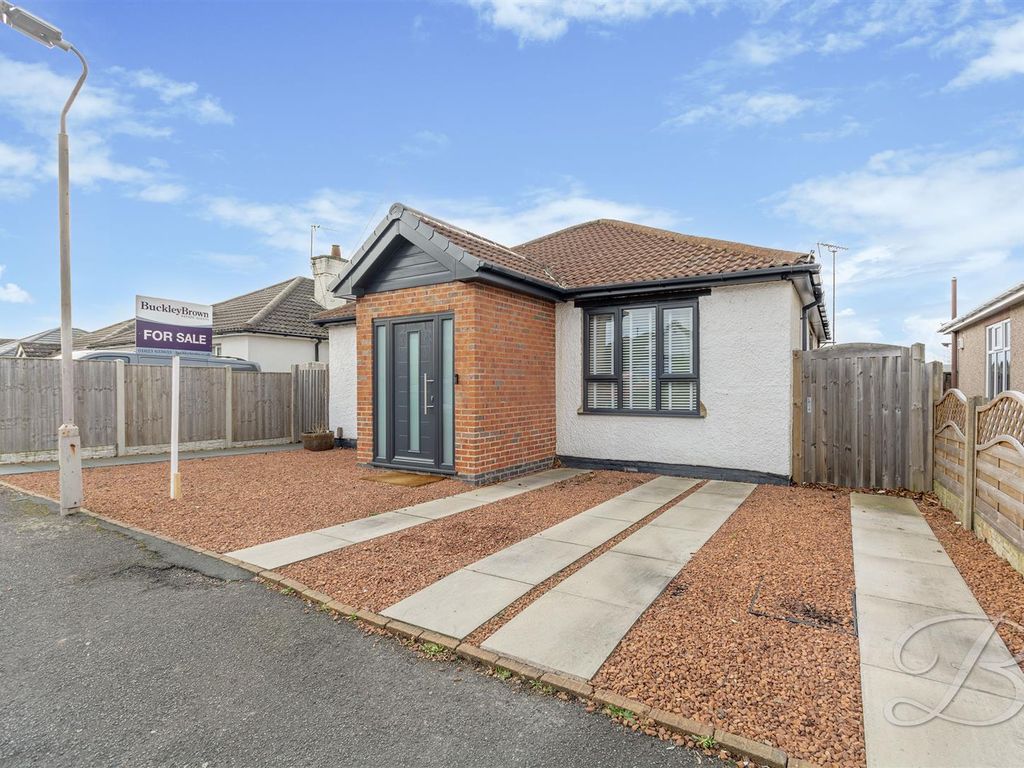 3 bed detached bungalow for sale in Budby Avenue, Mansfield NG18, £325,000