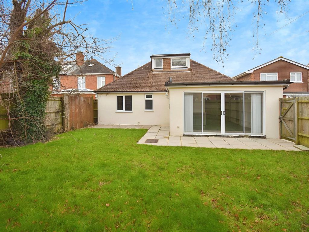 3 bed bungalow for sale in Southampton Road, Park Gate, Southampton SO31, £429,950