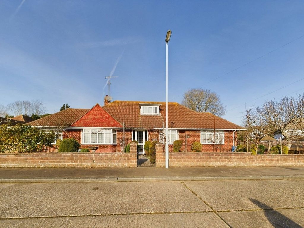 3 bed bungalow for sale in Alford Close, Offington, Worthing BN14, £725,000