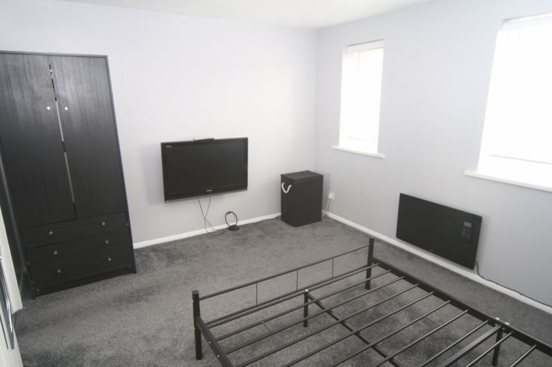 1 bed flat to rent in Dehavilland Close, Northolt UB5, £1,300 pcm