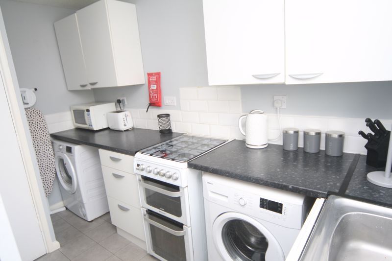 1 bed flat to rent in Dehavilland Close, Northolt UB5, £1,300 pcm