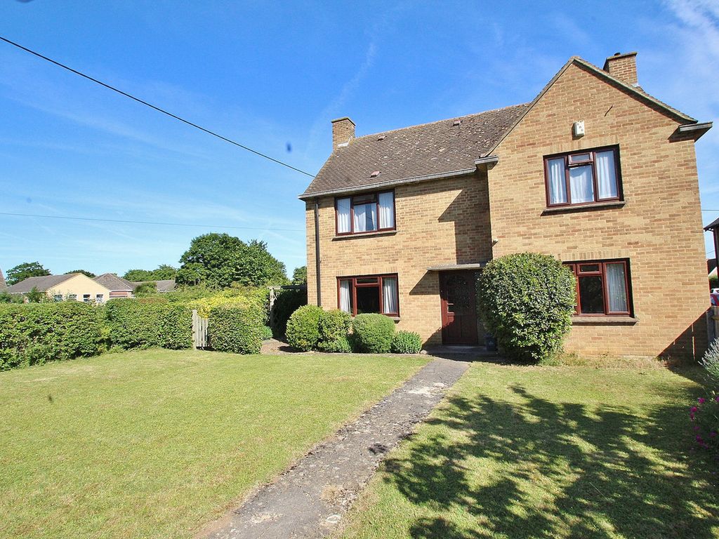 5 bed detached house for sale in Cote Road, Aston OX18, £595,000