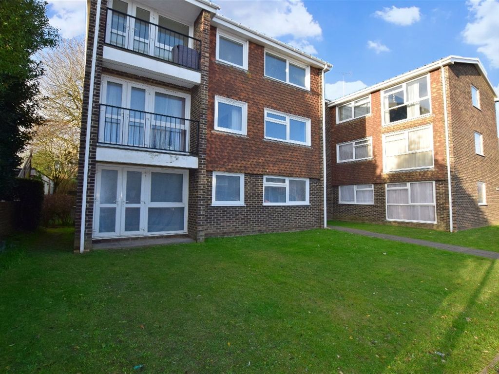 2 bed flat to rent in Flat 1 Oakwood Court, Victoria Drive, Bognor Regis, West Sussex PO21, £995 pcm