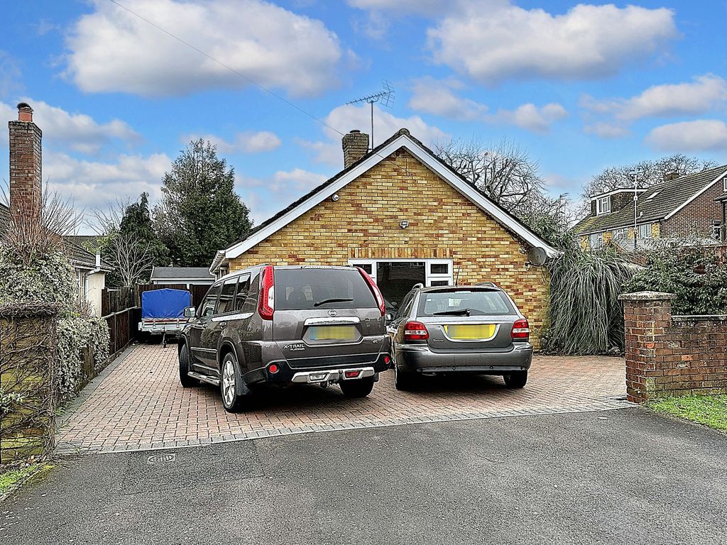 2 bed detached bungalow for sale in Falcon Fields, Fawley SO45, £369,950