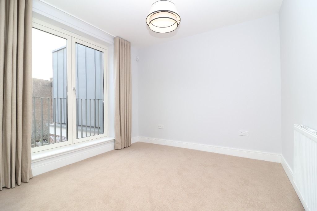 3 bed penthouse to rent in Eastwoodhill Grove, Glasgow G46, £2,995 pcm