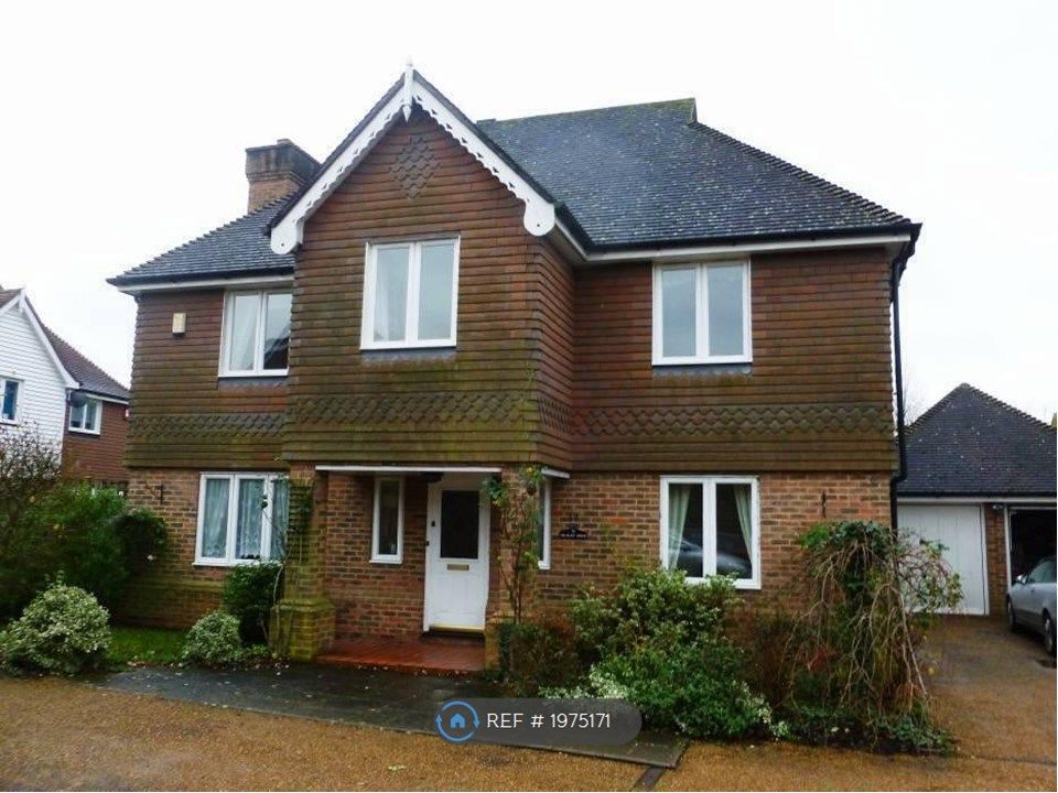 4 bed detached house to rent in Shuttle Close, Ashford TN27, £1,950 pcm