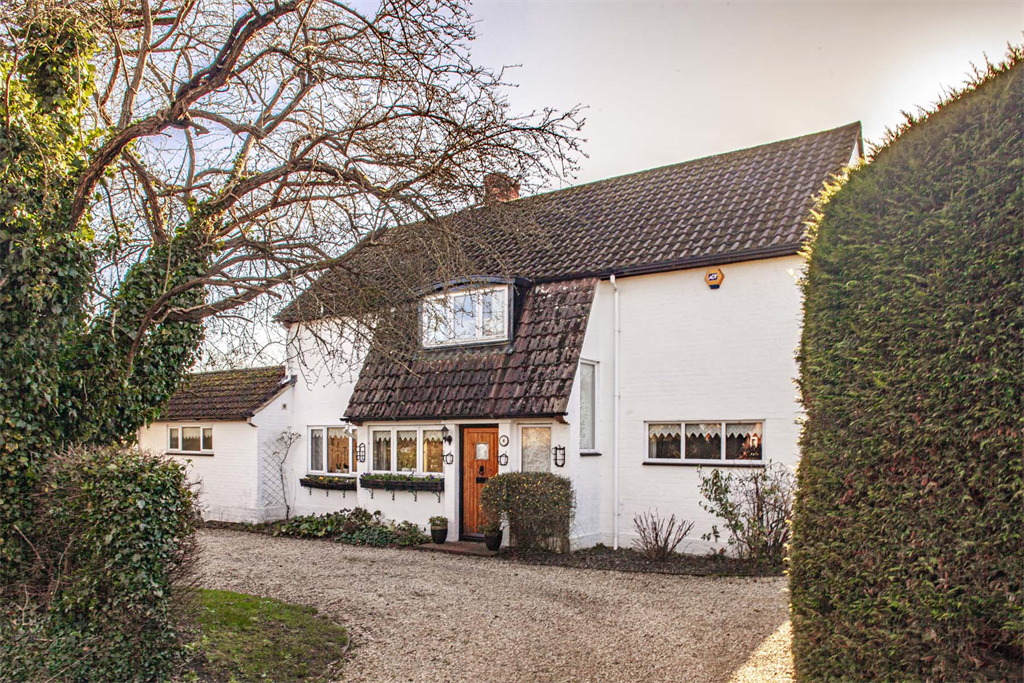 5 bed detached house for sale in Barn Cottage, Tidmarsh RG8, £895,000