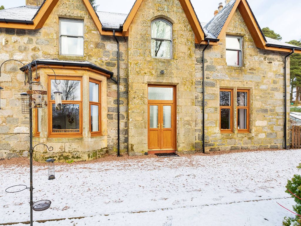 6 bed detached house for sale in Balgowan, Newtonmore PH20, £585,000