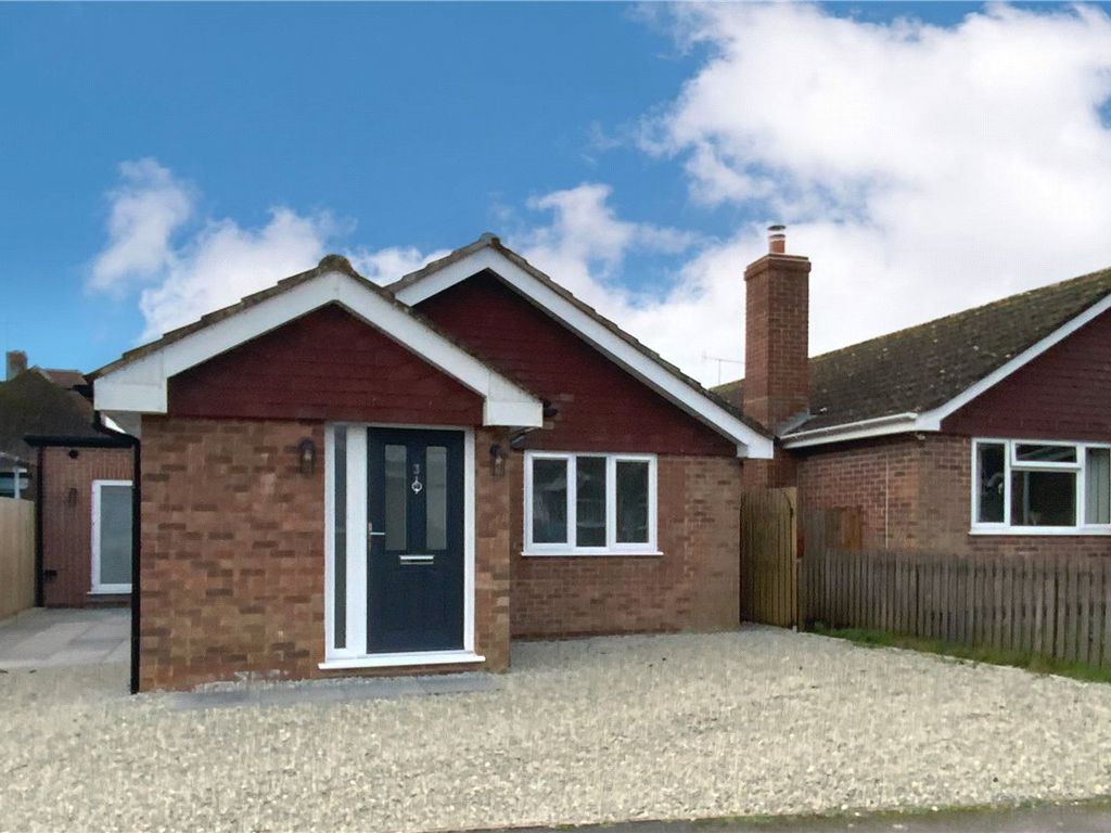 3 bed bungalow for sale in Willis Close, Great Bedwyn, Wiltshire SN8, £490,000