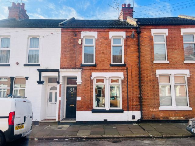 2 bed terraced house for sale in Manfield Road, Abington, Northampton NN1, £210,000