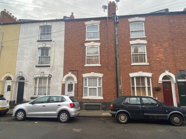 2 bed flat for sale in Colwyn Road, The Mounts, Northampton NN1, £180,000