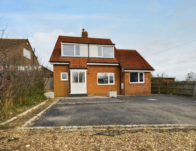 4 bed detached house for sale in Hartwell Road, Hanslope, Northampton MK19, £475,000