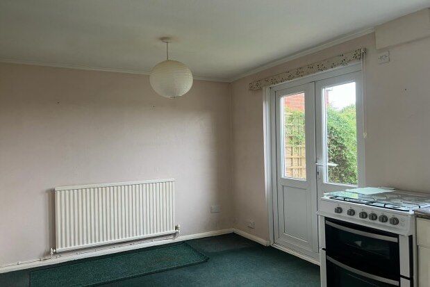 2 bed property to rent in Fleet Way, Newport PO30, £825 pcm