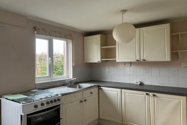 2 bed property to rent in Fleet Way, Newport PO30, £825 pcm