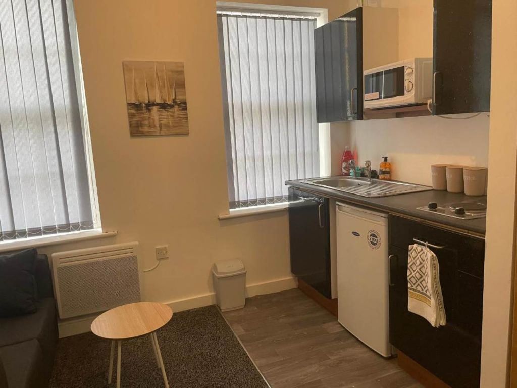 Studio to rent in Quebec Street, Bradford BD1, £495 pcm