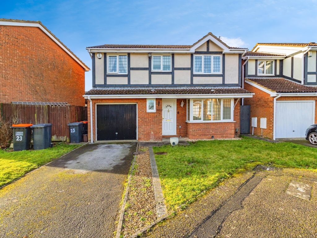 4 bed detached house for sale in Marley Fields, Leighton Buzzard LU7, £550,000