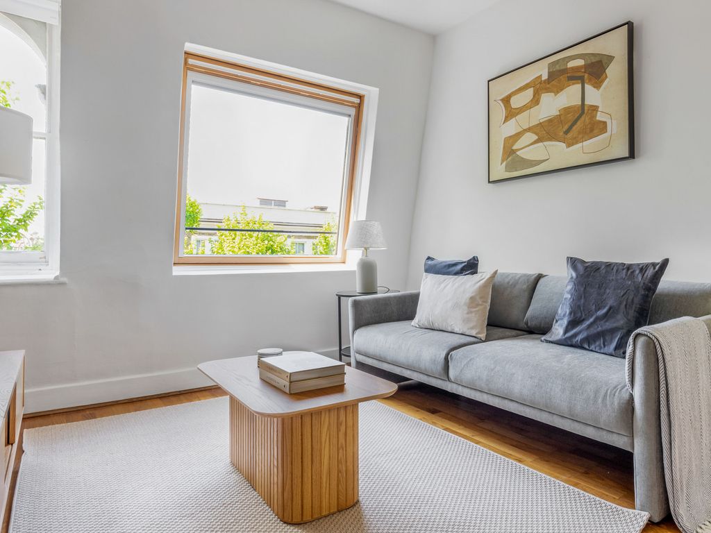 1 bed flat to rent in Ladbroke Grove, London W10, £3,290 pcm