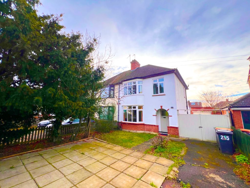 3 bed semi-detached house to rent in Goldington Road, Bedford MK41, £1,850 pcm