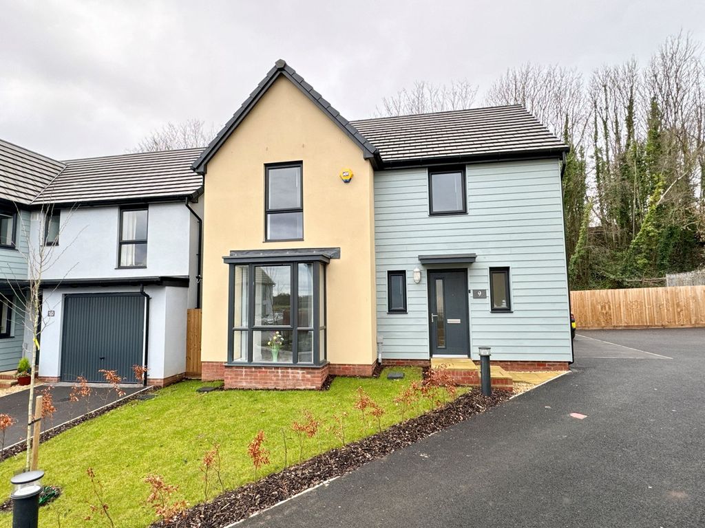 4 bed detached house for sale in Whitecliffe View, Chepstow NP16, £370,000