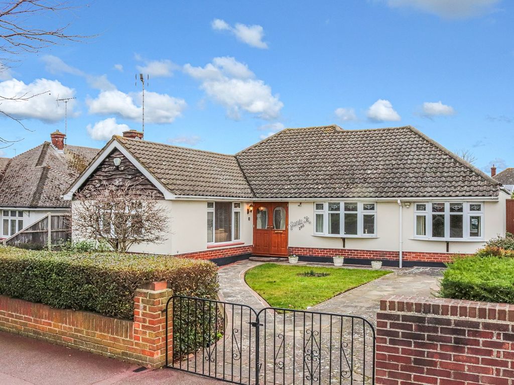 3 bed detached bungalow for sale in Thorpe Hall Avenue, Thorpe Bay SS1, £725,000