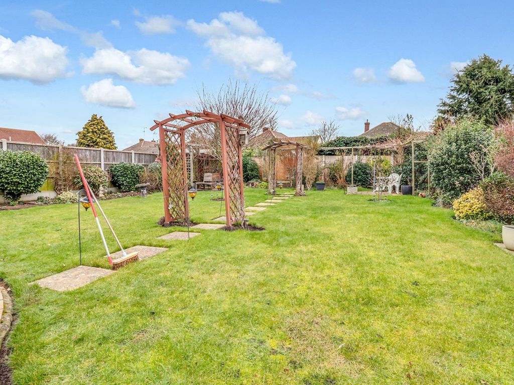 3 bed detached bungalow for sale in Thorpe Hall Avenue, Thorpe Bay SS1, £725,000
