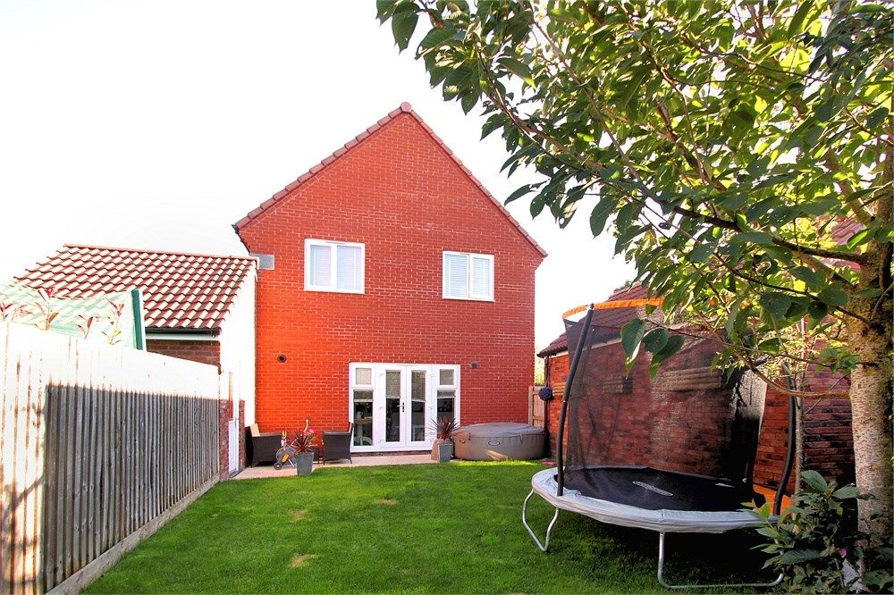 3 bed detached house for sale in Badger Road, Thornbury BS35, £399,950