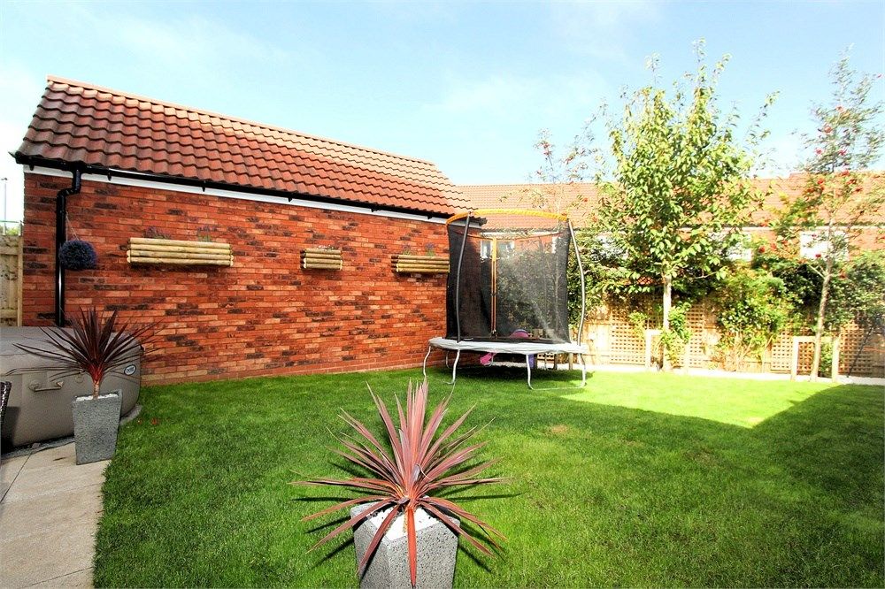 3 bed detached house for sale in Badger Road, Thornbury BS35, £399,950