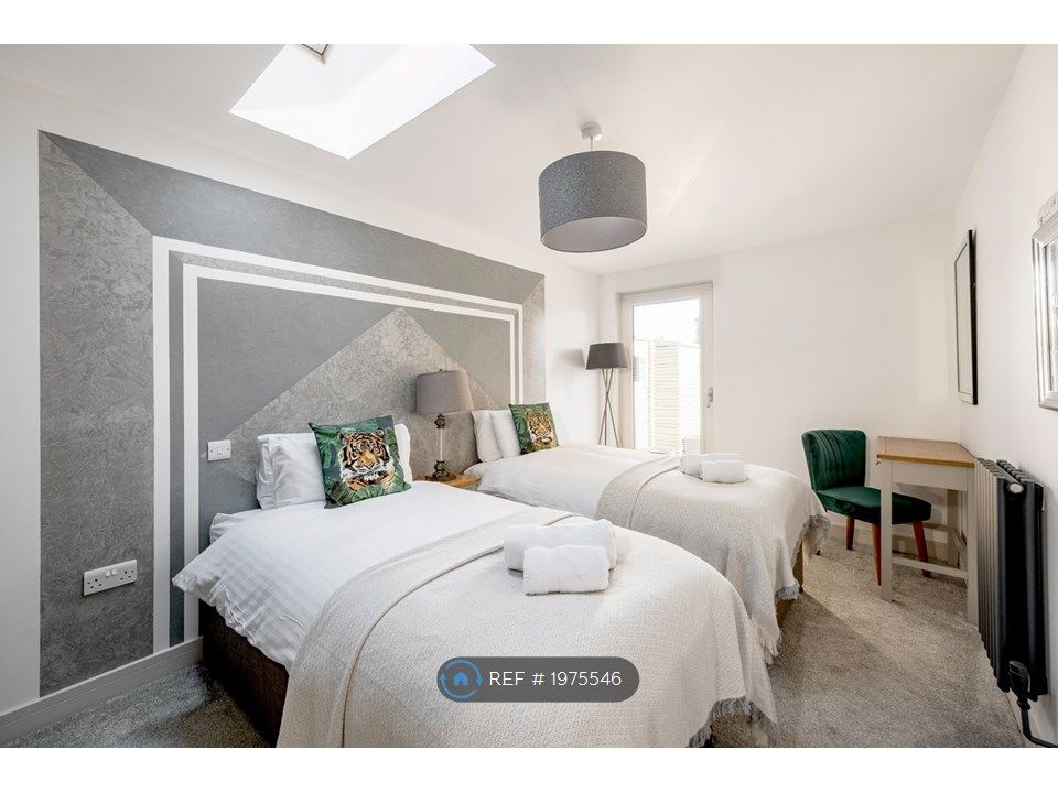 3 bed bungalow to rent in Avon Lane, Saltford, Bristol BS31, £3,250 pcm