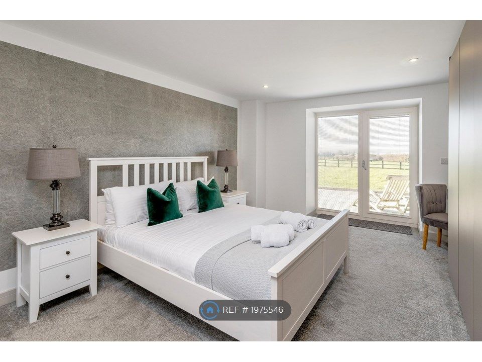 3 bed bungalow to rent in Avon Lane, Saltford, Bristol BS31, £3,250 pcm
