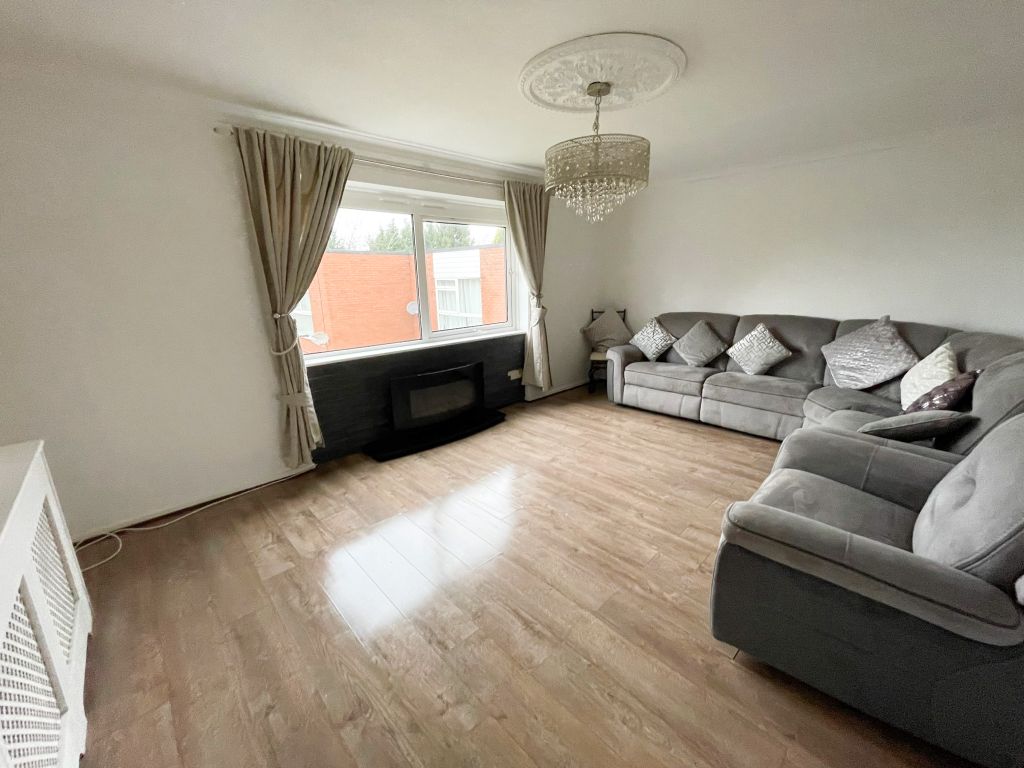 2 bed flat to rent in Flat 21, Park Wood Court, Walsall Road, Four Oaks, Sutton Coldfield, West Midlands B74, £1,000 pcm