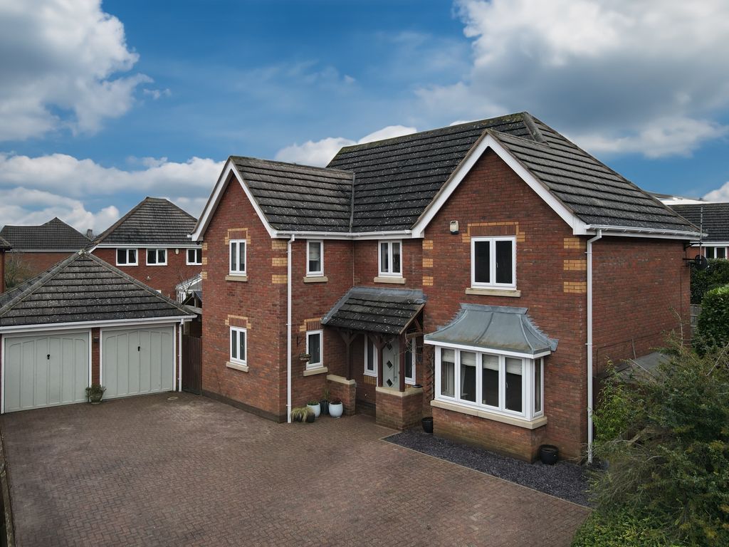 4 bed detached house for sale in Forsythia Close, Lutterworth LE17, £540,000