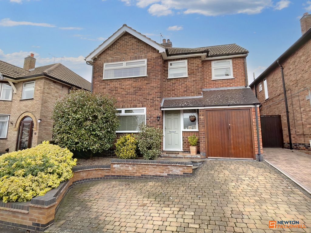 4 bed detached house for sale in Queensgate Drive, Birstall LE4, £425,000