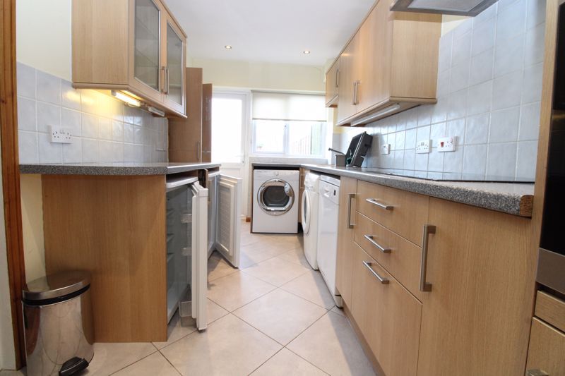 3 bed property to rent in High Street, Great Barford, Bedford MK44, £1,400 pcm